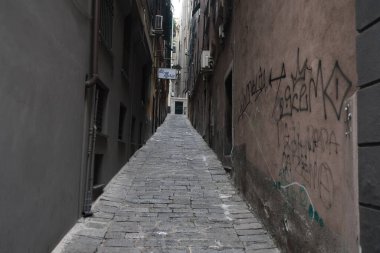 Tipik bir Avrupa sokağı. Güzel ve eski binalar.