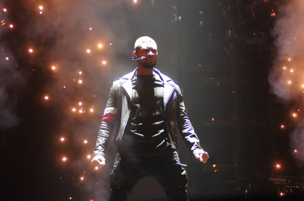 Singer Usher Cântă Amway Center Din Orlando Florida Decembrie 2015 — Fotografie, imagine de stoc