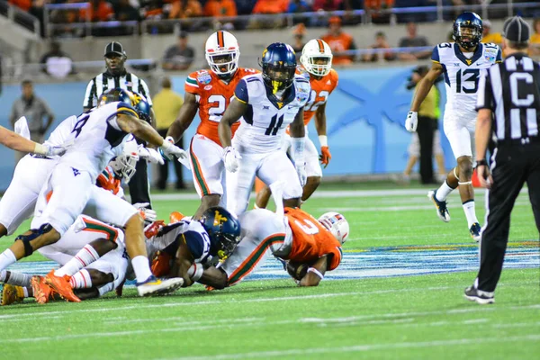 West Virginia Mountaineers Enfrentam Miami Hurricanes Durante 71St Russell Bowl — Fotografia de Stock