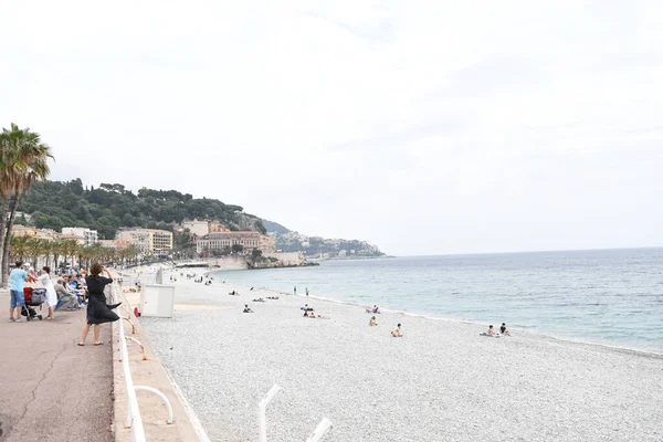 Kustnära Utsikt Med Brygga Och Strand — Stockfoto