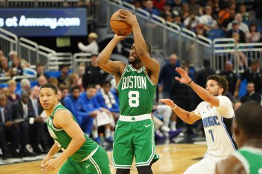 Boston Celtics oyuncusu Kemba Walker, 24 Ocak 2020 Cuma günü Orlando, Florida 'da Amway Center' da üç sayı attı..  