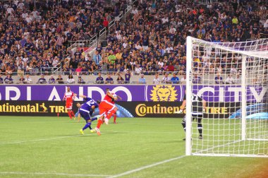 Orlando City SC, 8 Mayıs 2015 'te Florida' daki Kamp Dünyası Stadyumu 'nda Los Angeles Galaksisi' ne ev sahipliği yaptı.. 