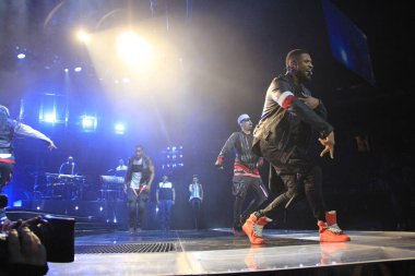 R & B Şarkıcısı Usher 12 Aralık 2015 'te Orlando Florida' daki Amway Center 'da sahne alacak..