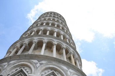 Eğik Pisa Kulesi, İtalya 