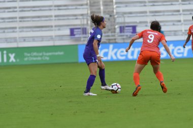 Orlando Pride, 22 Nisan 2018 'de Florida, Orlando' daki Exploria Stadyumu 'nda Houston Dash' e ev sahipliği yaptı..  