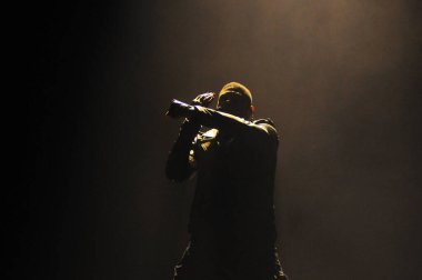 R & B Şarkıcısı Usher 12 Aralık 2015 'te Orlando Florida' daki Amway Center 'da sahne alacak.. 