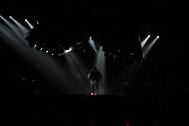 R & B Şarkıcısı Usher 12 Aralık 2014 'te Orlando Florida' daki Amway Center 'da sahne alacak..  