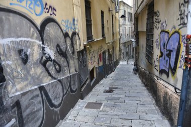 Tipik bir Avrupa sokağı. Güzel ve eski binalar.