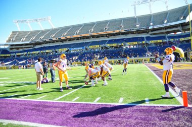 LSU, 31 Aralık 2016 tarihinde Orlando Florida 'daki Kamp Dünya Stadyumu' nda oynanan 71. Citrus Kupası 'nda Louisville ile karşılaşacak.
