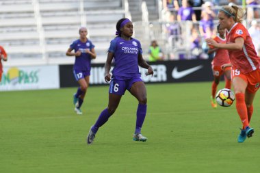 Orlando Pride, 22 Nisan 2018 'de Florida, Orlando' daki Exploria Stadyumu 'nda Houston Dash' e ev sahipliği yaptı..  