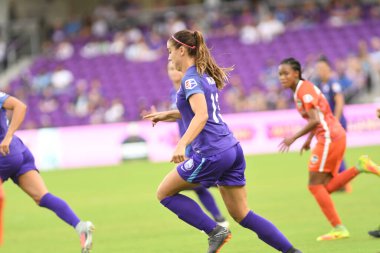 Orlando Pride, 22 Nisan 2018 'de Florida, Orlando' daki Exploria Stadyumu 'nda Houston Dash' e ev sahipliği yaptı..  