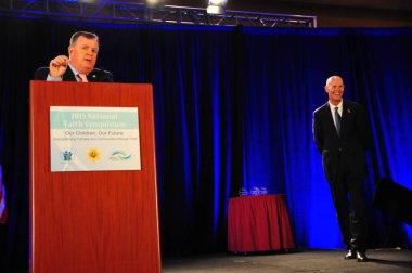 Florida Valisi Rick Scott 13 Ekim 2015 'te Orlando Florida' daki İnanç Sempozyumunda konuşma yapacak..  