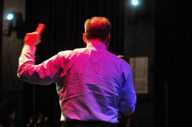 Şarkıcı Jon Bon Jovi, 5 Kasım 2016 'da St. Petersburg Florida' da Devlet Street Theater in Support of HIllary Clinton 'ın Başkan İhalesi' nde sahne alıyor.