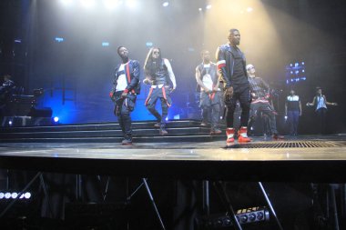 R & B Şarkıcısı Usher 12 Aralık 2014 'te Orlando Florida' daki Amway Center 'da sahne alacak..  