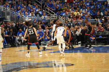 Orlando Magic 21 Nisan 2019 tarihinde Orlando Florida 'daki Amway Arena' da düzenlenen NBA Playoff 1 'de Toronto Rapçileri' ne ev sahipliği yapıyor..