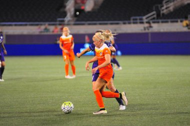 Orlando Pride sunucusu Houston Dash 23 Haziran 2016 'da Orlando Florida' daki Dünya Kampı Stadyumu 'nda..