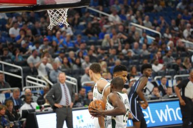 Orlando Magic, Orlando, Florida, ABD 'deki Amway Center' da Milwaukee Bucks 'a ev sahipliği yapıyor. 1 Kasım 2019.  