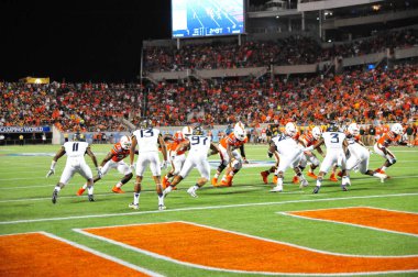 28 Aralık 2016 tarihinde Orlando Florida 'daki Camp World Stadyumu' nda oynanan 71. Russell Kupası sırasında Batı Virginia Dağları Miami Kasırgaları ile karşı karşıya geldi..  