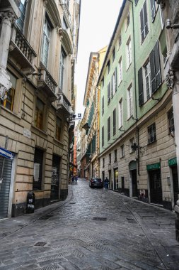 Tipik bir Avrupa sokağı. Güzel ve eski binalar.