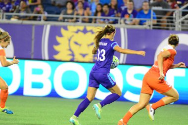 Orlando Pride sunucusu Houston Dash 23 Haziran 2016 'da Orlando Florida' daki Dünya Kampı Stadyumu 'nda..