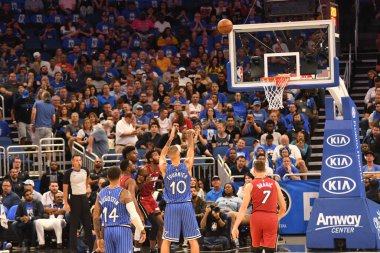 Orlando Magic 17 Ekim 2018 'de Orlando Florida' daki Amway Center 'da Miami Heat' i sunar..  
