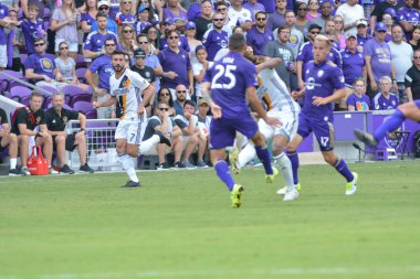 Orlando City 15 Nisan 2017 'de Florida, Orlando' daki Citrus Bowl 'da Los Angeles Galaksisine ev sahipliği yaptı..  