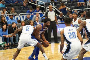 Orlando Magic 13 Ekim 2019 'da Florida, Orlando' daki Amway Center 'da Philadelphia 76ers' a ev sahipliği yaptı..