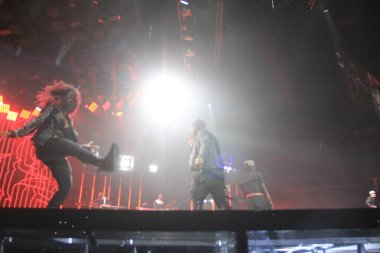 R & B Şarkıcısı Usher 12 Aralık 2014 'te Orlando Florida' daki Amway Center 'da sahne alacak..  