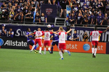 Orlando City SC, 6 Mayıs 2016 'da Orlando Florida' daki Dünya Kampı Stadyumu 'nda New York Red Bulls' a ev sahipliği yaptı..  