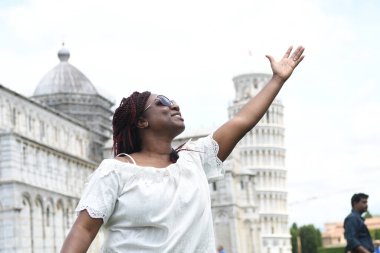 İtalya 'da turistik bir yer, Pisa' nın eğimli kulesi
