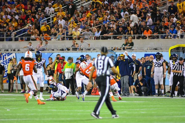 West Virginia Mountaineers Szembesülnek Miami Hurricanes Alatt 71St Russell Bowl — Stock Fotó