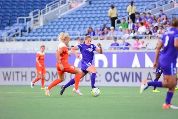 Orlando Pride sunucusu Houston Dash 23 Haziran 2016 'da Orlando Florida' daki Dünya Kampı Stadyumu 'nda..