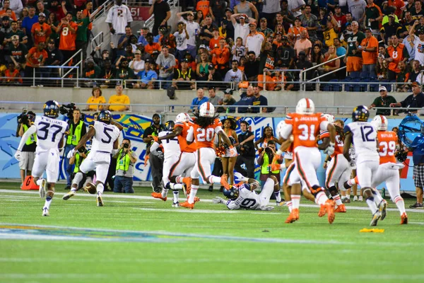 West Virginia Mountaineers Szembesülnek Miami Hurricanes Alatt 71St Russell Bowl — Stock Fotó