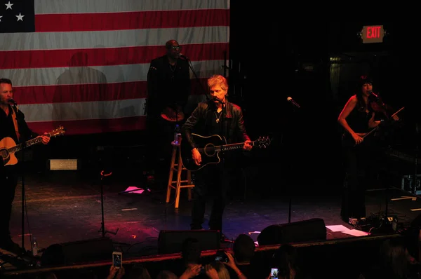 Cantante Jon Bon Jovi Actúa State Street Theater Apoyo Candidatura — Foto de Stock