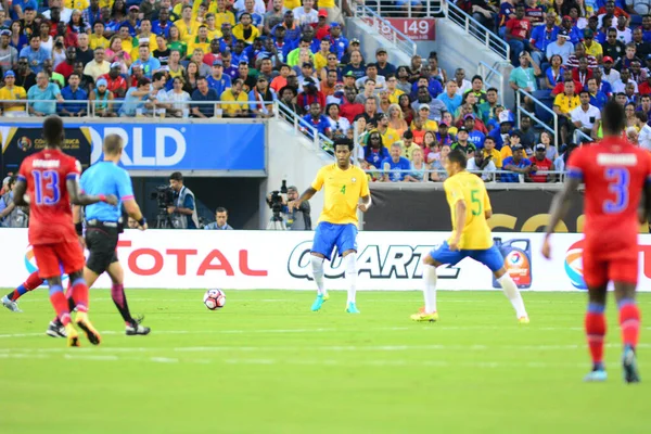 巴西在2016年6月8日于佛罗里达州奥兰多举行的美洲百年杯期间对阵海地的比赛 — 图库照片