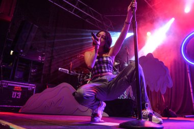 Noah Cyrus ilk turnesinde 23 Eylül 2018 'de Orlando Florida' daki Beacham 'da sahne alacak.