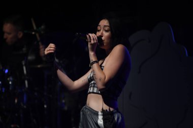 Noah Cyrus ilk turnesinde 23 Eylül 2018 'de Orlando Florida Beacham' da Marty Jean-Louis 'de sahne aldı.