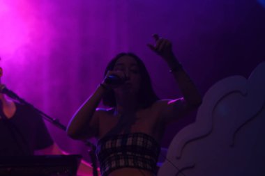 Noah Cyrus ilk turnesinde 23 Eylül 2018 'de Orlando Florida' daki Beacham 'da sahne alacak.