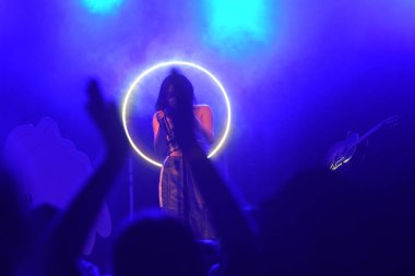 Noah Cyrus ilk turnesinde 23 Eylül 2018 'de Orlando Florida' daki Beacham 'da sahne alacak.