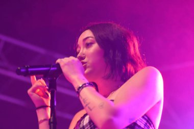 Noah Cyrus ilk turnesinde 23 Eylül 2018 'de Orlando Florida' daki Beacham 'da sahne alacak.