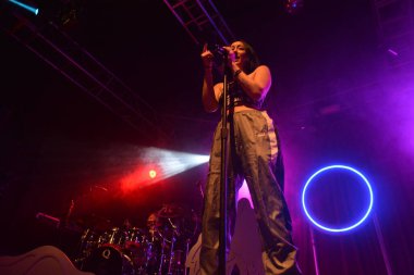 Noah Cyrus ilk turnesinde 23 Eylül 2018 'de Orlando Florida' daki Beacham 'da sahne alacak.