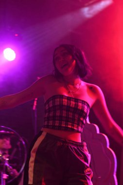 Noah Cyrus ilk turnesinde 23 Eylül 2018 'de Orlando Florida' daki Beacham 'da sahne alacak.