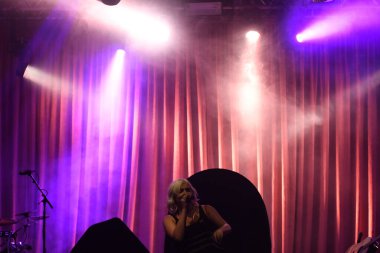 Noah Cyrus ilk turnesinde 23 Eylül 2018 'de Orlando Florida' daki Beacham 'da sahne alacak.