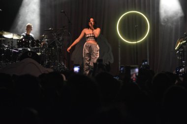 Noah Cyrus ilk turnesinde 23 Eylül 2018 'de Orlando Florida' daki Beacham 'da sahne alacak.