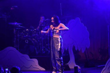 Noah Cyrus ilk turnesinde 23 Eylül 2018 'de Orlando Florida' daki Beacham 'da sahne alacak.