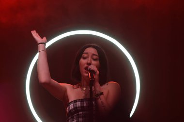 Noah Cyrus ilk turnesinde 23 Eylül 2018 'de Orlando Florida' daki Beacham 'da sahne alacak.