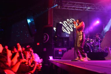 Noah Cyrus ilk turnesinde 23 Eylül 2018 'de Orlando Florida' daki Beacham 'da sahne alacak.