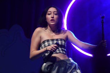 Noah Cyrus ilk turnesinde 23 Eylül 2018 'de Orlando Florida' daki Beacham 'da sahne alacak.
