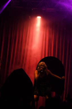 Noah Cyrus ilk turnesinde 23 Eylül 2018 'de Orlando Florida' daki Beacham 'da sahne alacak.