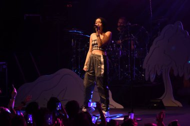 Noah Cyrus ilk turnesinde 23 Eylül 2018 'de Orlando Florida' daki Beacham 'da sahne alacak.